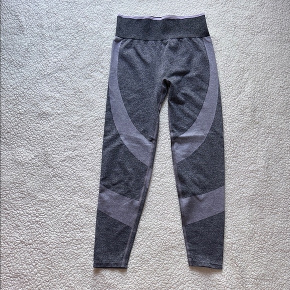 PINK Victoria's Secret Gray Leggings with Tapered Fit - Picture 1 of 9